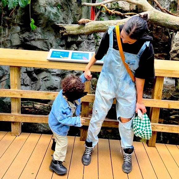 Meet your Posher, Eva - Picture 1 of 3